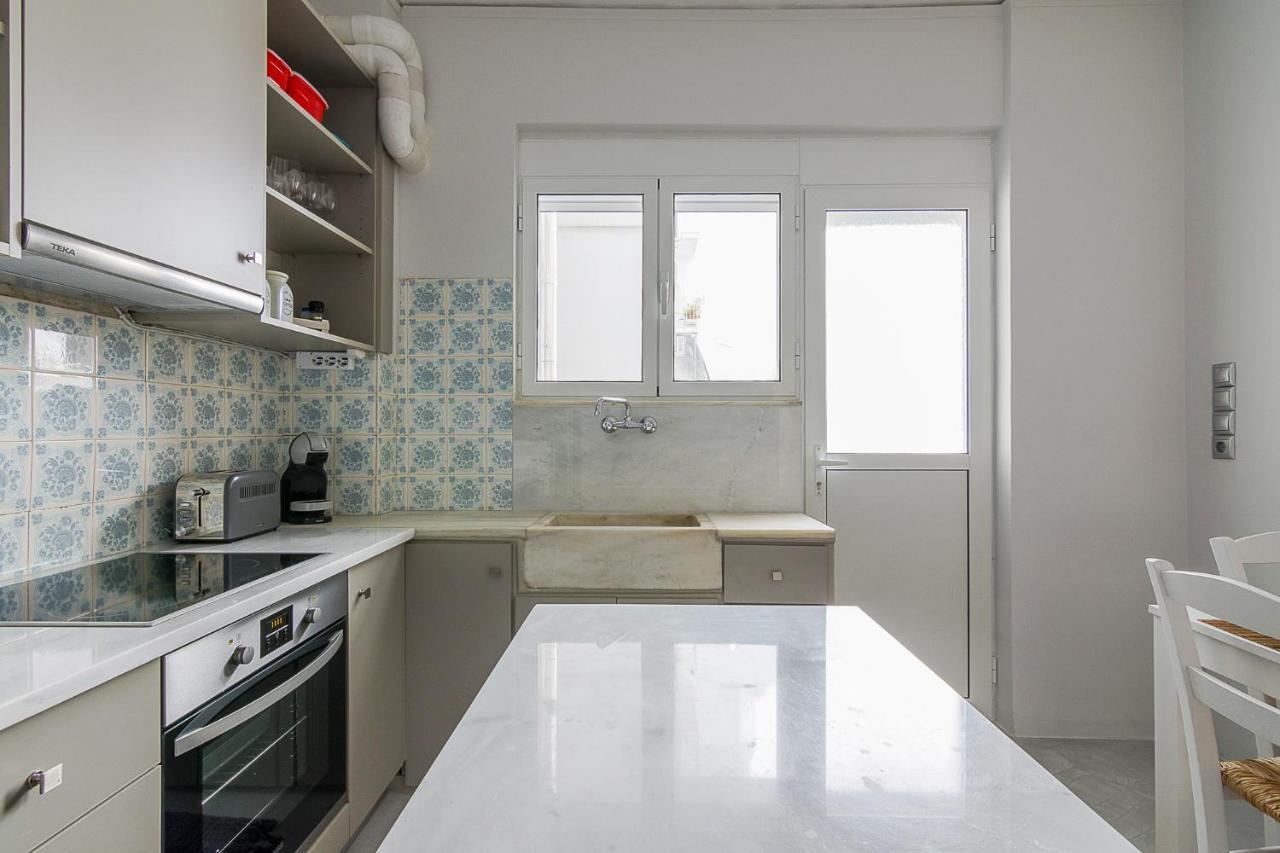 A Modern 2-Bedroom Apartment Near Areios Pagos Athen Eksteriør bilde