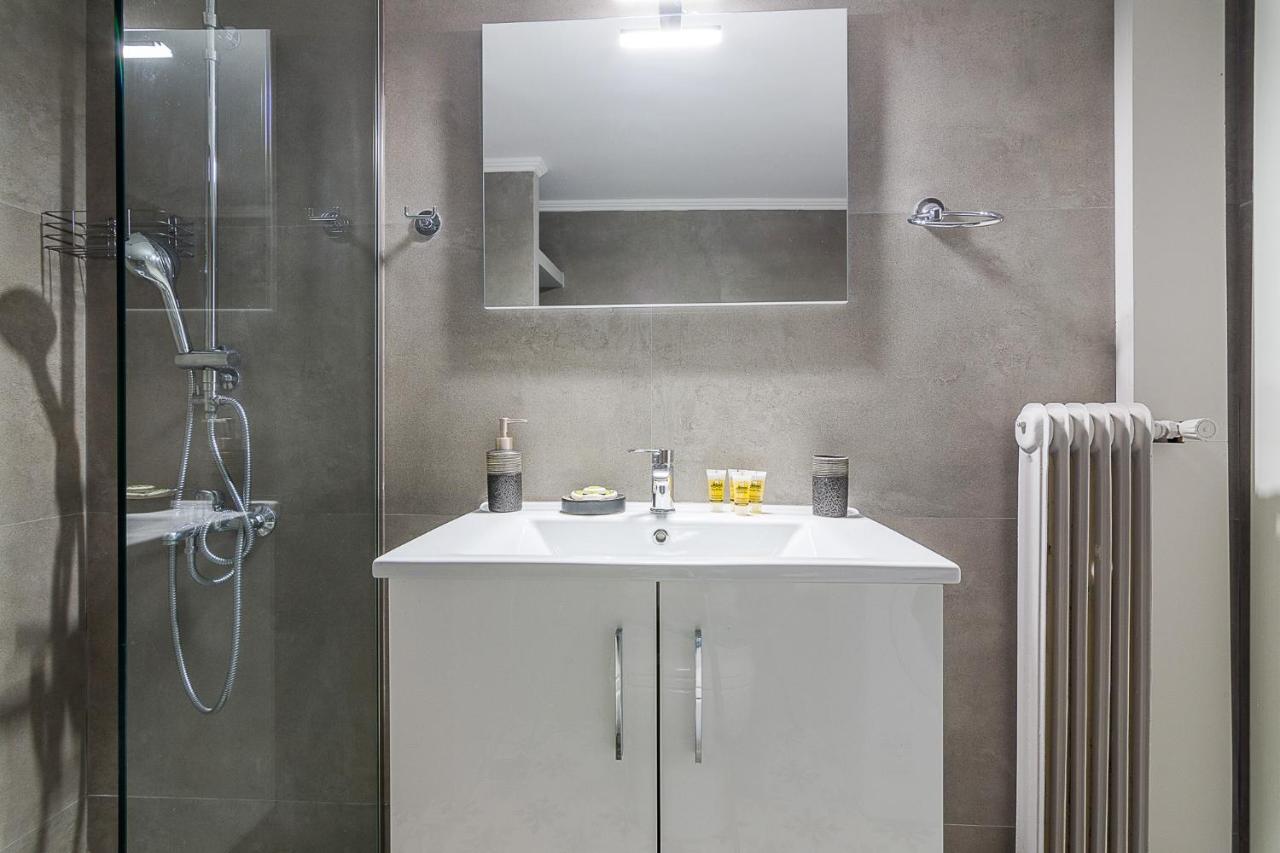 A Modern 2-Bedroom Apartment Near Areios Pagos Athen Eksteriør bilde